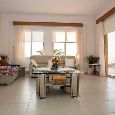 Mouttali, Beautiful Secluded With Private Pool And Sports Area Πάνω Ακουρδάλεια