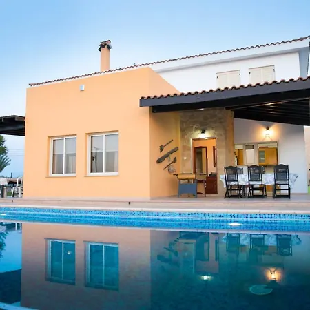 Villa Mouttali, Beautiful Secluded With Private Pool And Sports Area *