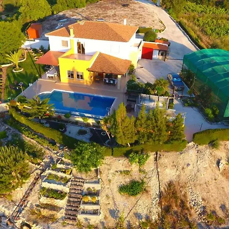 Villa Mouttali, Beautiful Secluded With Private Pool And Sports Area
