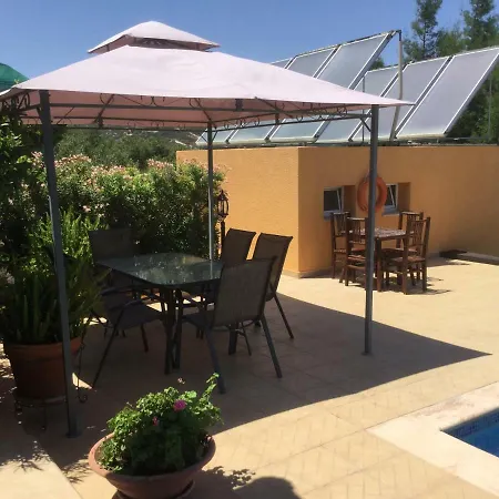 Mouttali, Beautiful Secluded With Private Pool And Sports Area