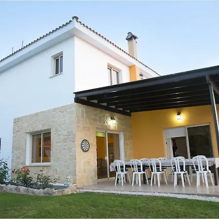 Mouttali, Beautiful Secluded With Private Pool And Sports Area Pano Akourdalia